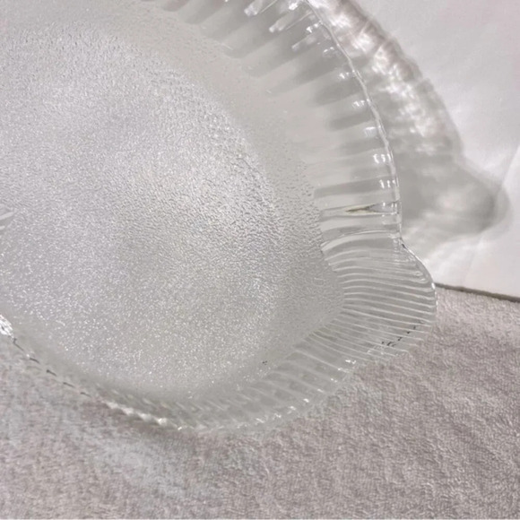 Vintage Clear & Frosted Glass Fish Plate Platter - Picture 8 of 11
